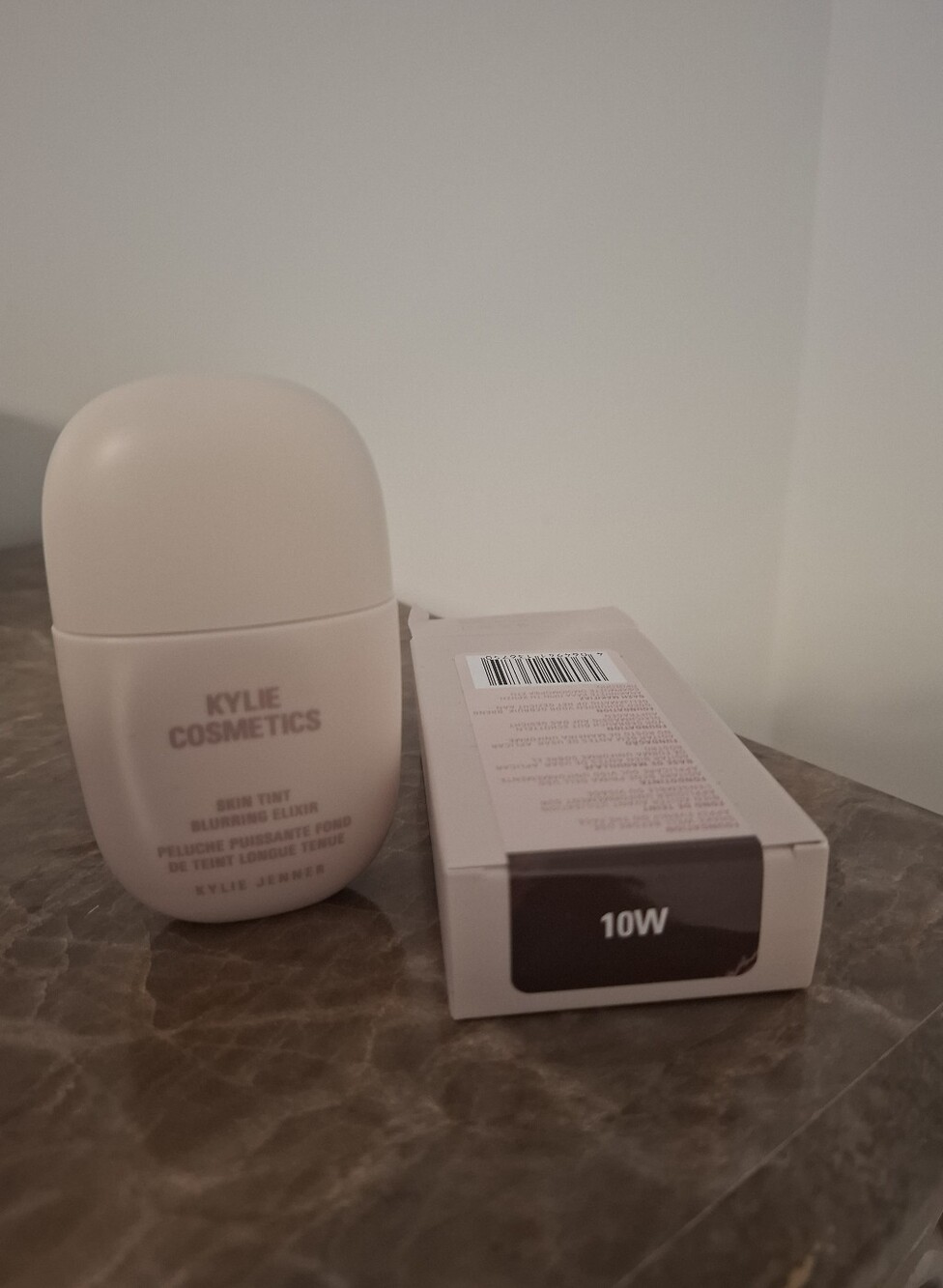 Kylie Cosmetics Skin Tint Blurring Elixir - Pale Pink Packaging. 10W